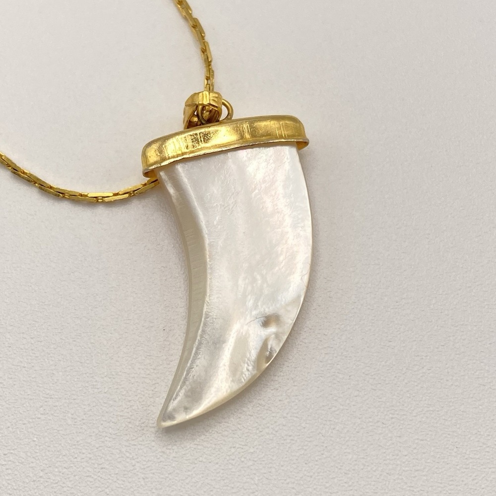 Japan Gold Tone Necklace 1970s Style Mother of Pearl Horn 18"